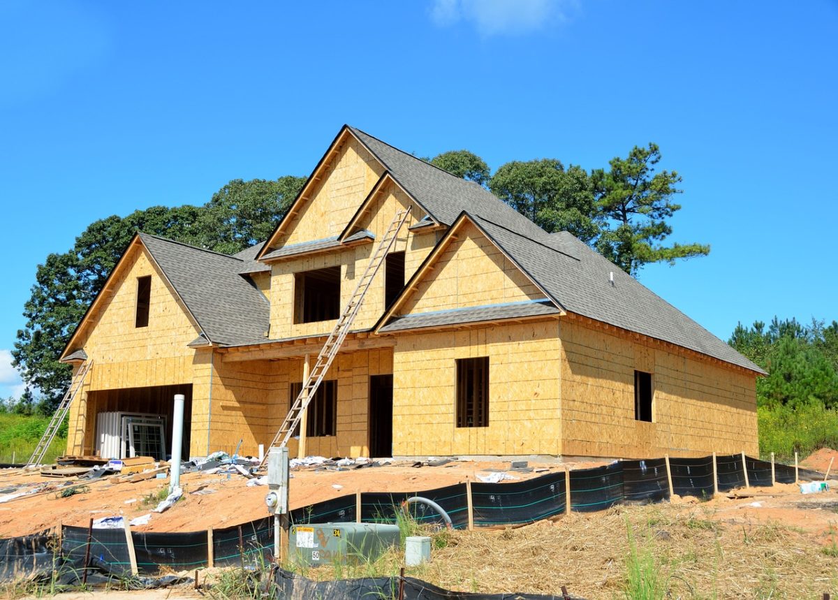 Ściśle z aktualnymi nakazami nowo wznoszone domy muszą być gospodarcze.